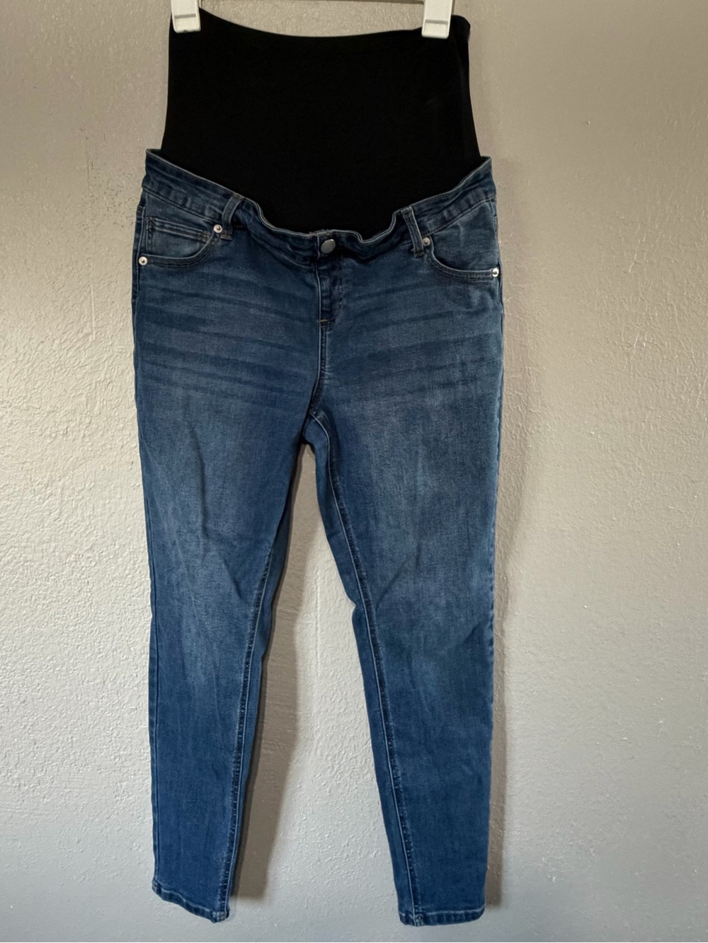 Woman’s Maternity Skinny Jeans Over the Belly Time & Tru Size Medium (8-10)